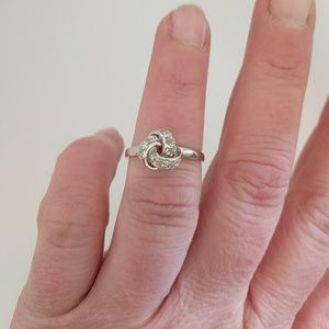 Silver diamond knot ring sz 7 NEW